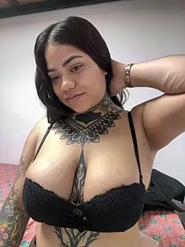 aliensexy from StripChat is Freechat