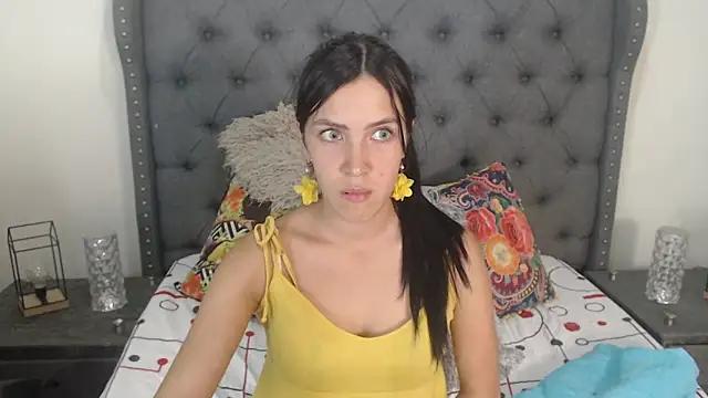 Carolindalun from StripChat is Freechat