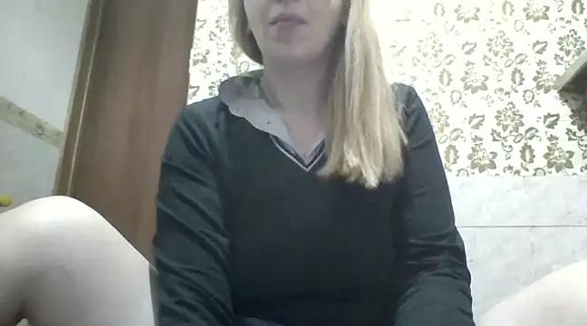 CarolineAngelX from StripChat is Freechat