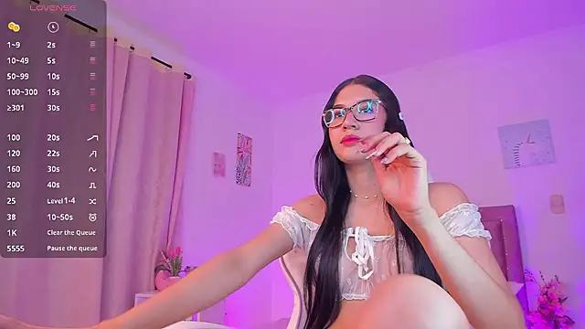 emilly_star from StripChat is Freechat