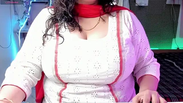 Gulabi_Queen from StripChat is Freechat