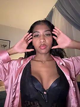 IamCrystal2 from StripChat is Freechat