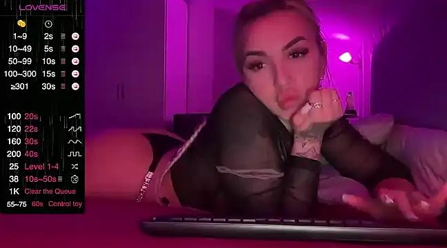 isabellaXx_ from StripChat is Freechat