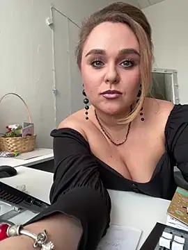 Juicy-peach2025 from StripChat is Freechat