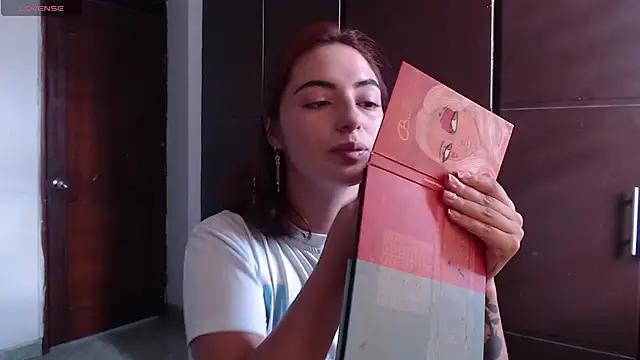 Kate_lorens9 from StripChat is Freechat