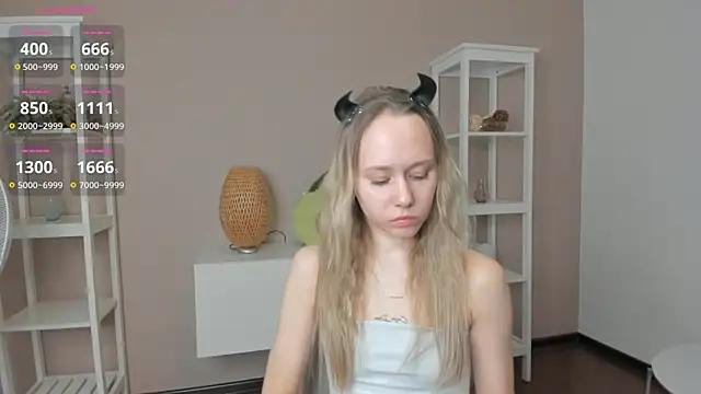 KatieGingell from StripChat is Freechat