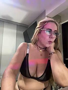 LARIANA_RIVERA23 from StripChat is Freechat