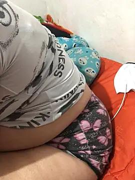 Luisa_golden from StripChat is Freechat