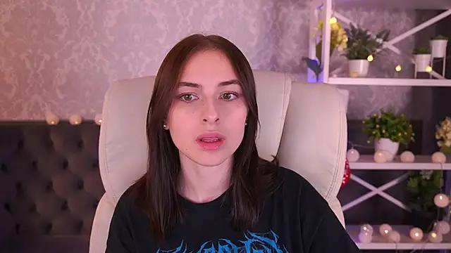 LunaaDreamsss from StripChat is Freechat