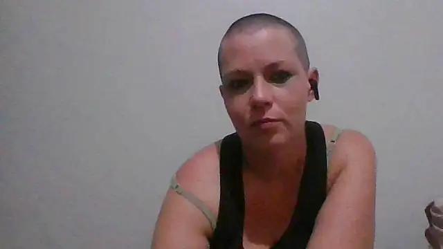 MademoiselleShelly from StripChat is Freechat