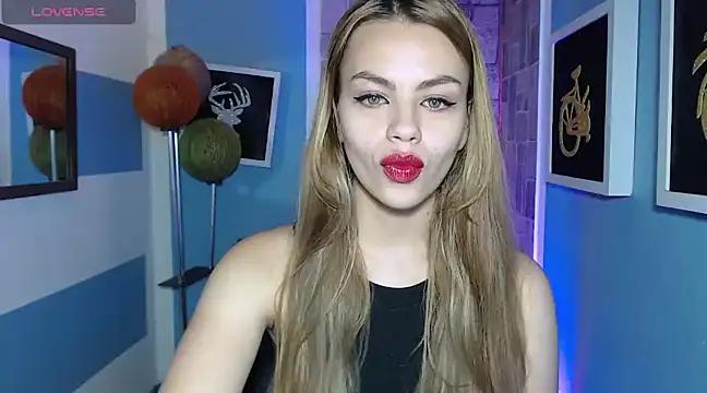 martinna_lizz from StripChat is Freechat