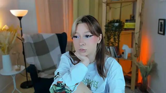 SaintGirl from StripChat is Freechat